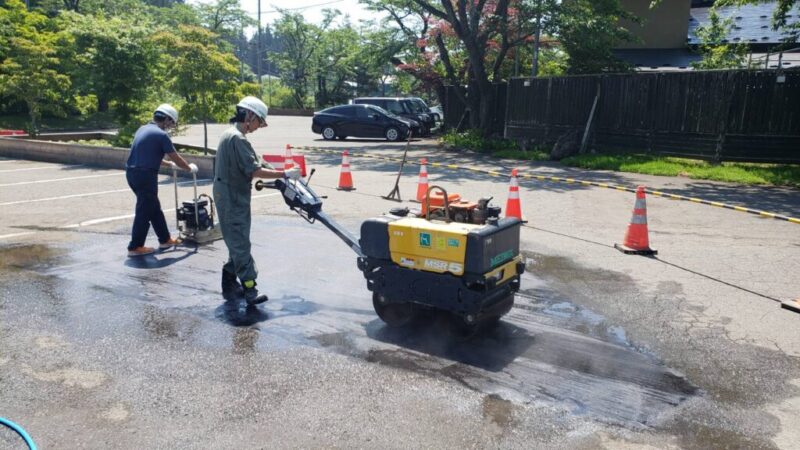 アスファルト舗装補修工事👷